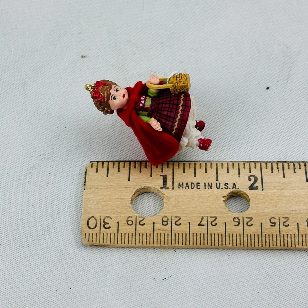 Hallmark Madame Alexander‎ Classic Red Riding Hood Miniature Ornament 2004
